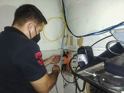 Cayapa Heroica restablece servicios de Fibra Óptica en la Facultad de Ingeniería de la UCV