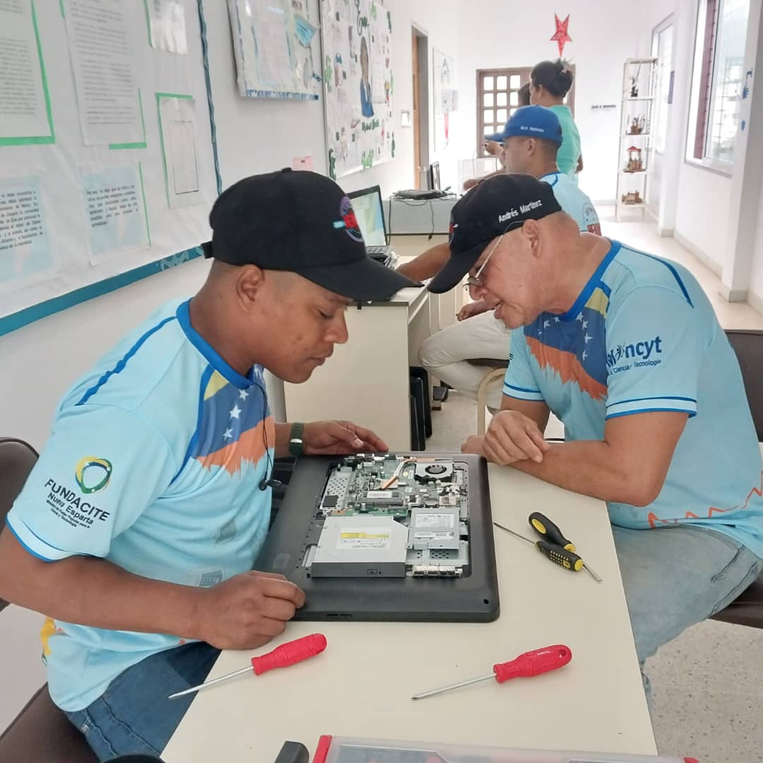 Tecnólogos de Cayapa Heroica recuperaron equipos en centro de enseñanza en Nueva Esparta