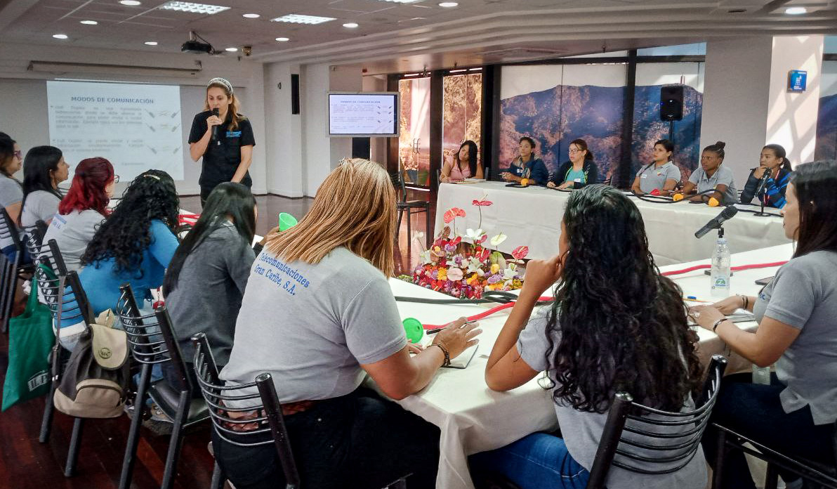 Plataforma digital “Mujer, la innovación está en TI” arranca formación en telecomunicaciones