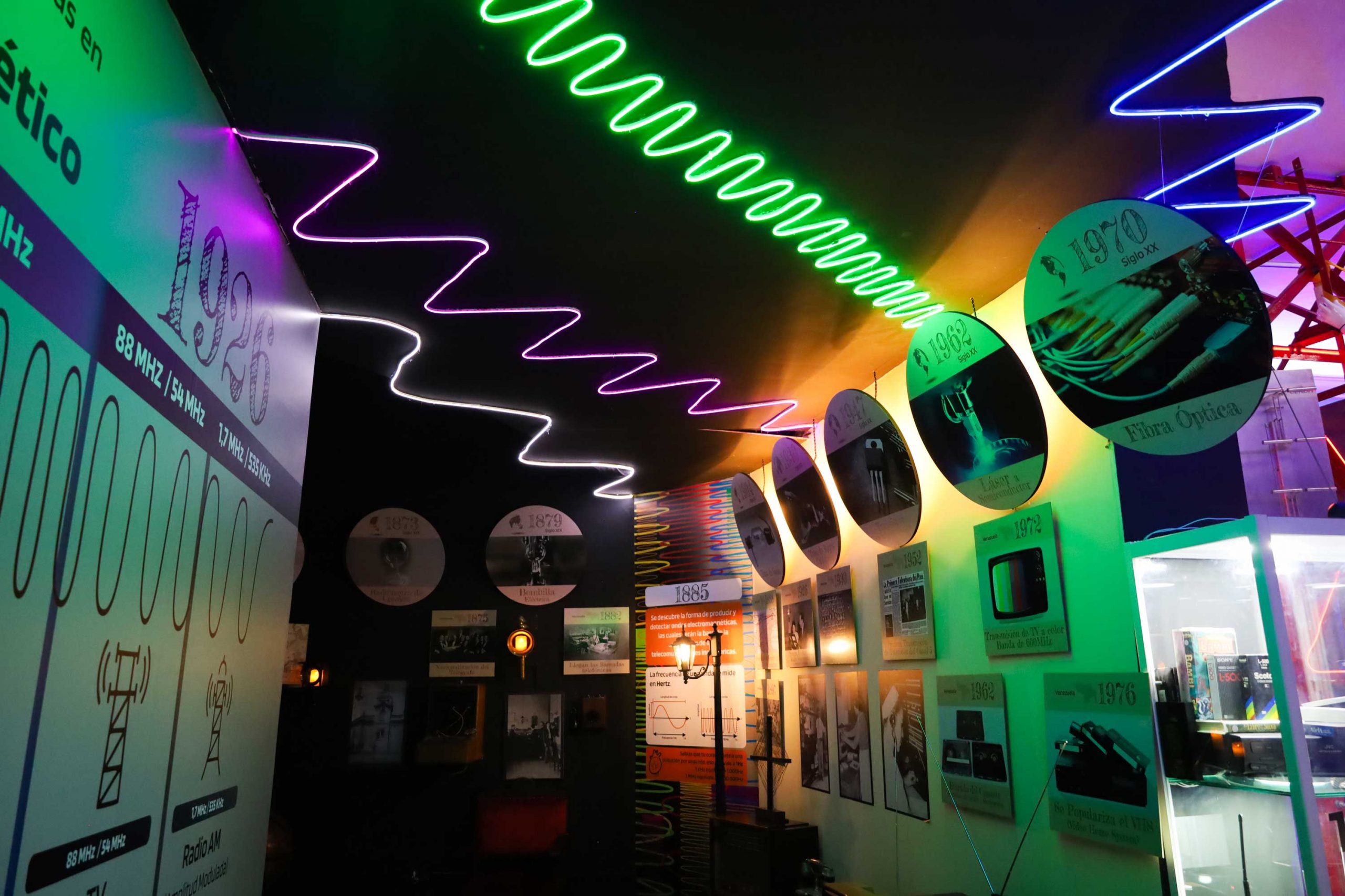 Sala de Electromagnetismo del Museo de Ciencias hace un viaje por el pasado, presente y futuro de las telecomunicaciones