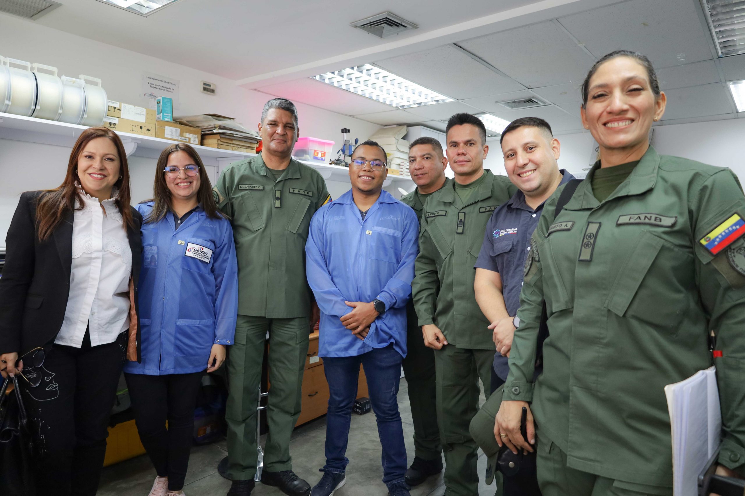 Estudiantes del Doctorado en Defensa Integral de la Nación conocen fortaleza en investigación del Cendit