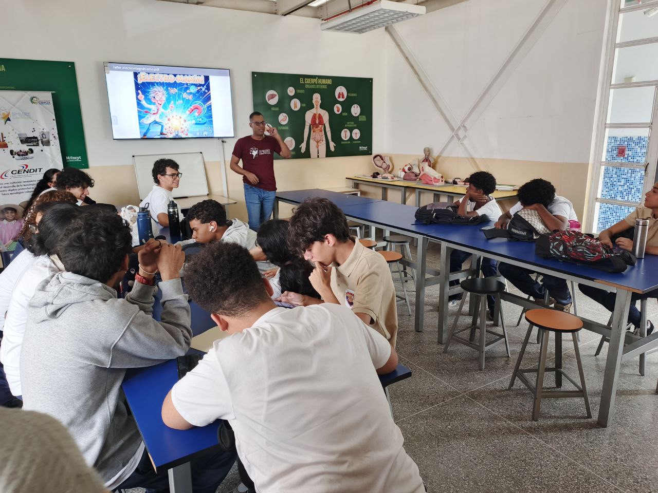 Fundación Cendit comparte conocimientos sobre telecomunicaciones para forjar relevo científico nacional