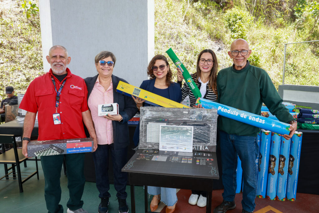 Gobierno Bolivariano fortalece enseñanza científica con dotación tecnológica a 50 planteles educativos de Miranda