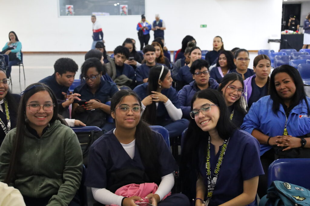 Estudiantes venezolanos se preparan junto a expertas nacionales para liderar la seguridad radiológica del país